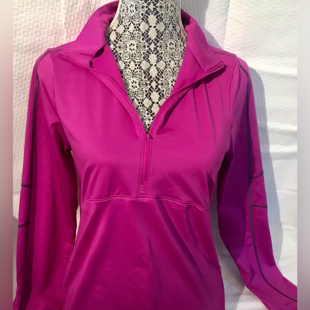 UNDER Armor Fitted Quarter Zip pullover Athletic top Size M
